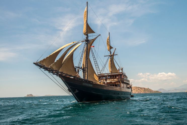 Charter Yacht ALILA PURNAMA - Phinisi 46m - 5 Cabins - Labuan Bajo - Komodo - Raja Ampat - Indonesia