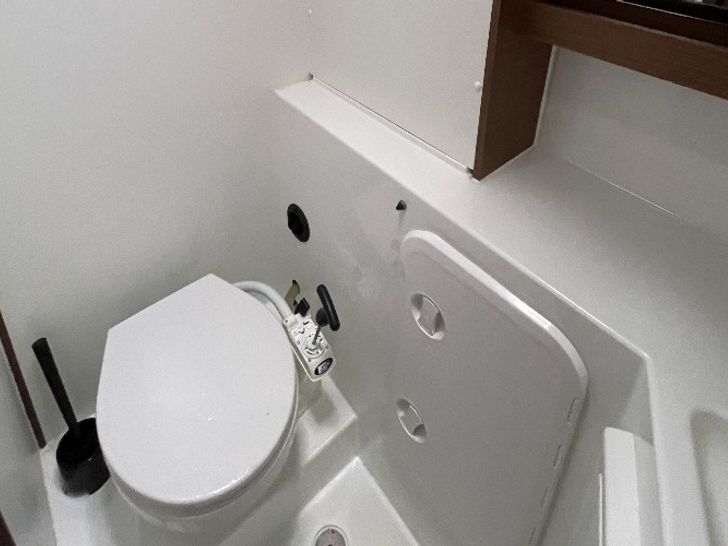 DOUBLE TROUBLE Lagoon 42 - cabin 3 bathroom DOUBLE TROUBLE Lagoon 42 - cabin 3 bathroom