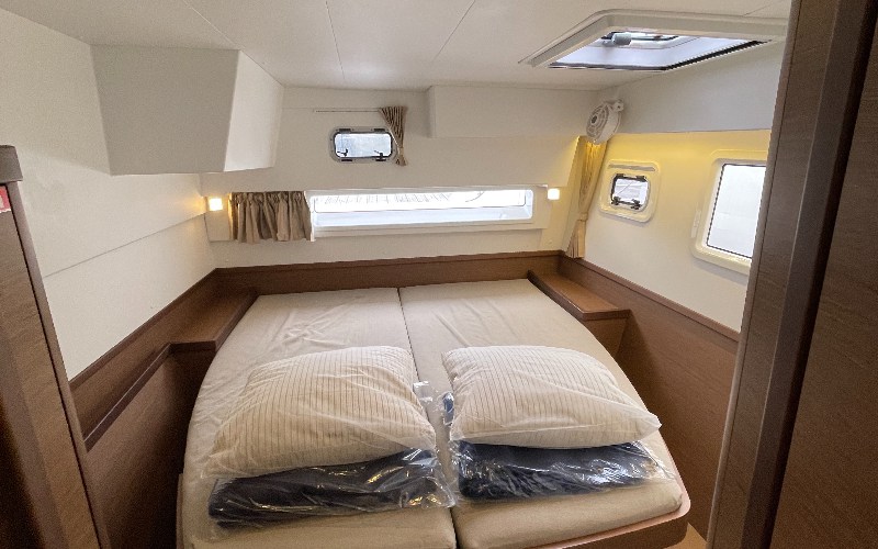 Charter Yacht DOUBLE TROUBLE - Lagoon 42 - 4 Cabins - St Raphael - Cannes - St Tropez - Nice - Antibes - Monaco - French Riviera