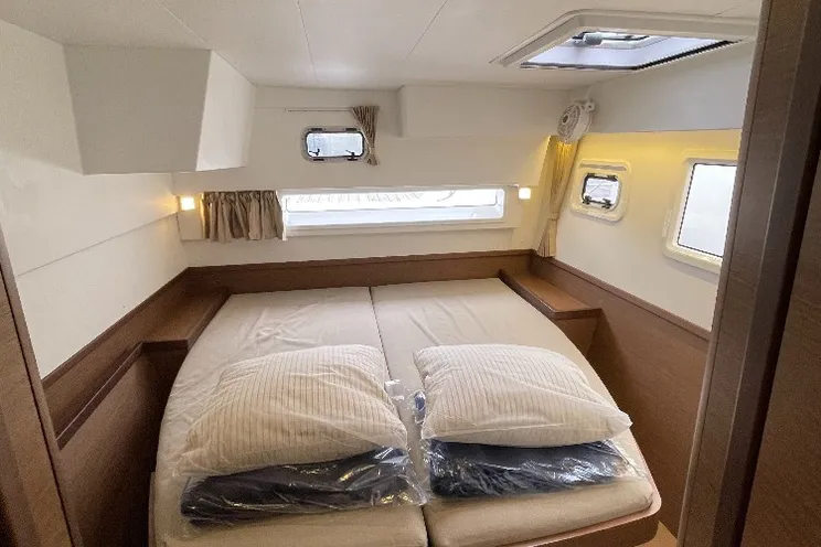 Charter Yacht DOUBLE TROUBLE - Lagoon 42 - 4 Cabins - St Raphael - Cannes - St Tropez - Nice - Antibes - Monaco - French Riviera