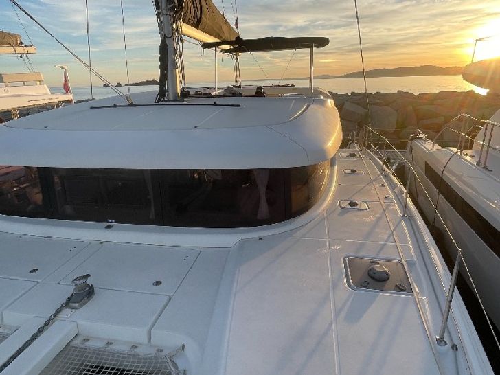 DOUBLE TROUBLE Lagoon 42 - foredeck DOUBLE TROUBLE Lagoon 42 - foredeck