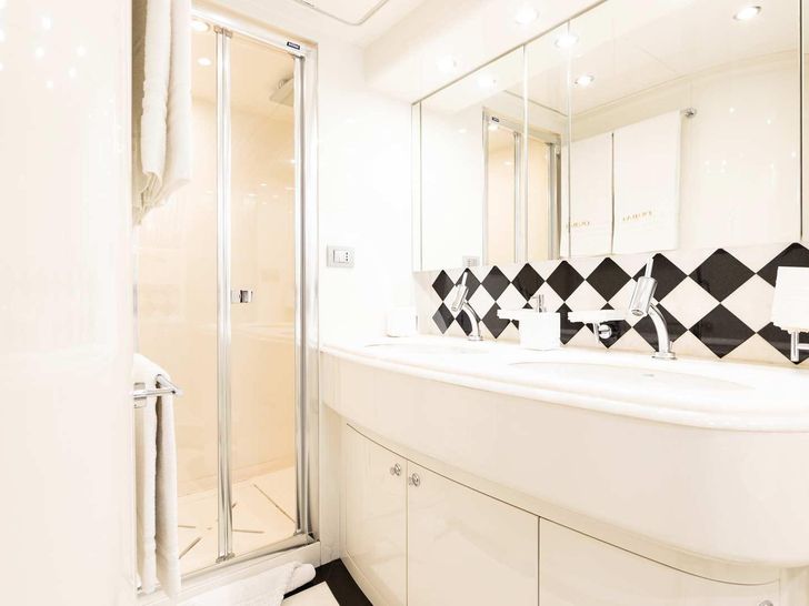 DUBAI Maiora 24m master cabin bathroom