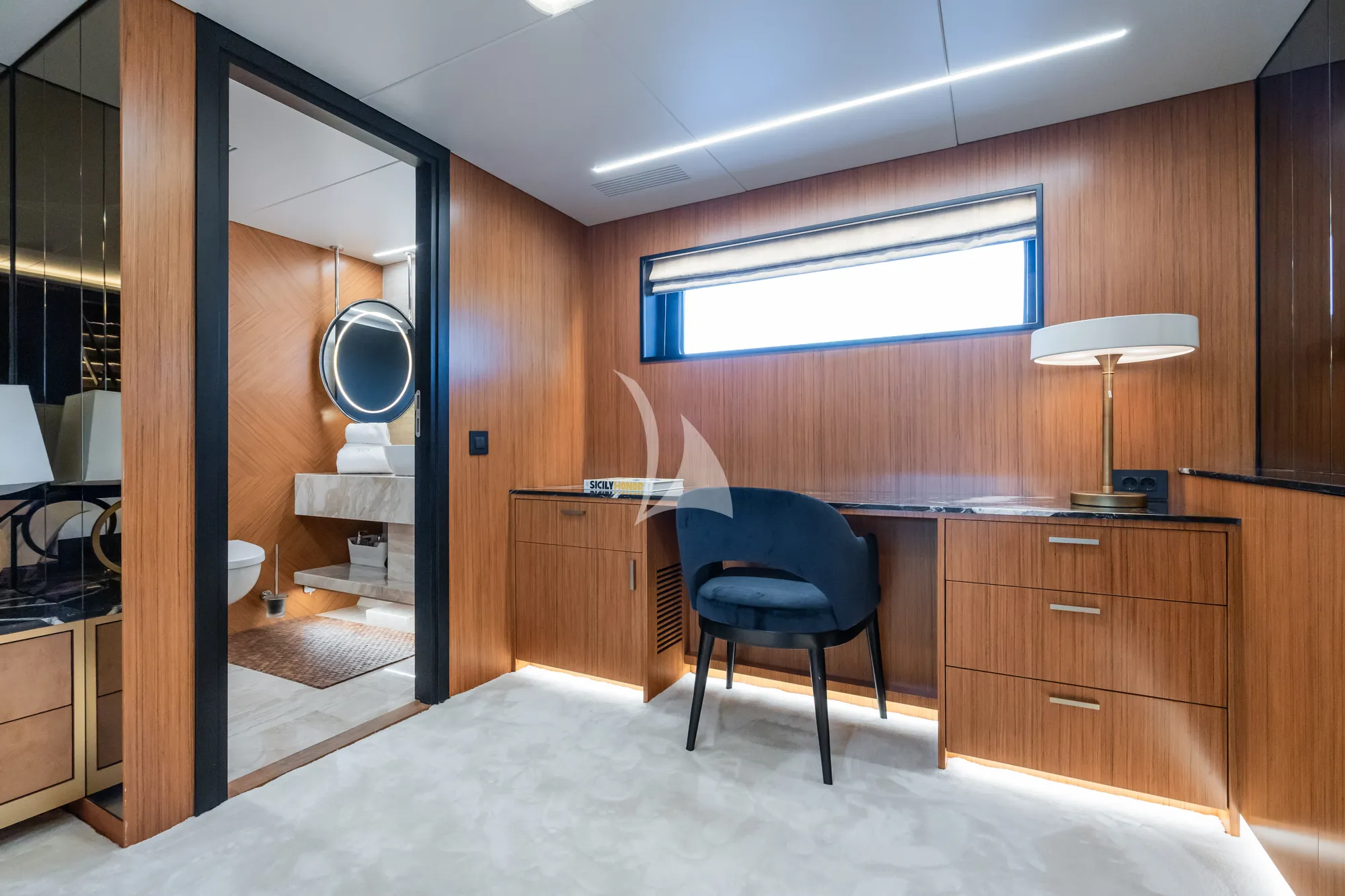 DULCE DE LECHE Blaundus B30 - VIP cabin 3 work desk