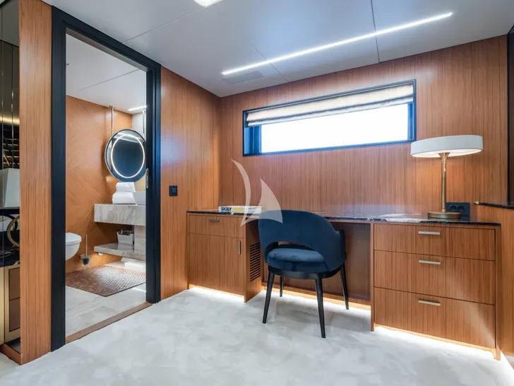 DULCE DE LECHE Blaundus B30 - VIP cabin 3 work desk DULCE DE LECHE Blaundus B30 - VIP cabin 3 work desk