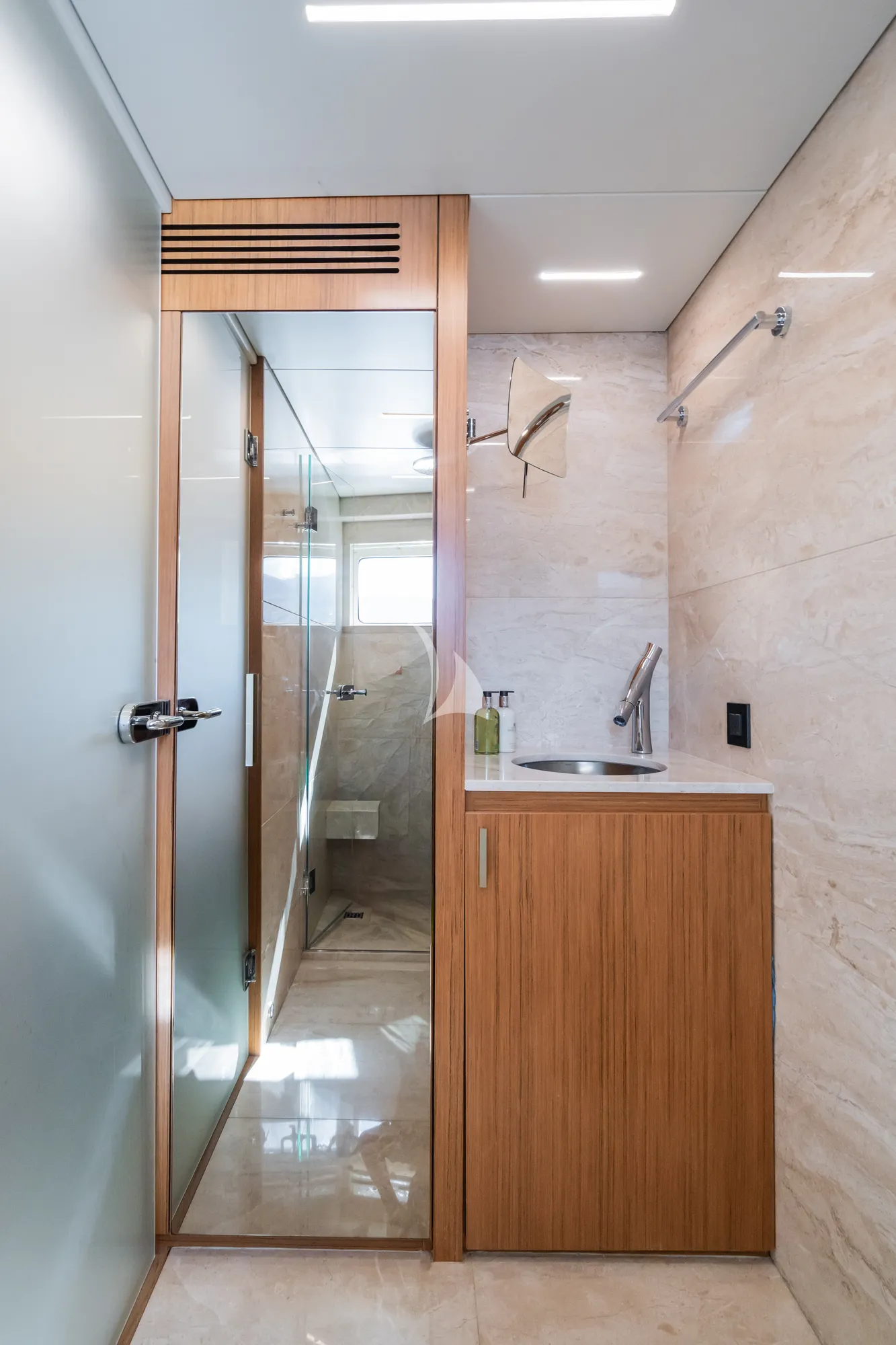 DULCE DE LECHE Blaundus B30 - VIP cabin 4 bathroom
