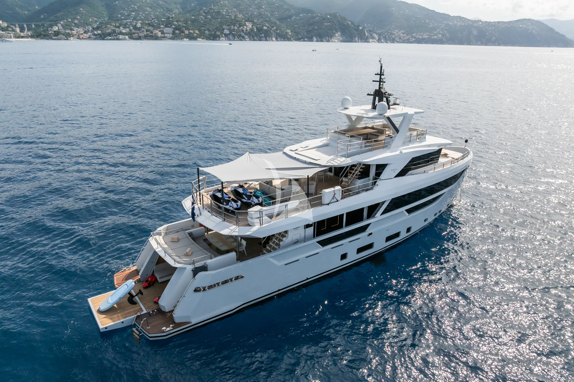 DULCE DE LECHE Blaundus B30 - anchored aft shot