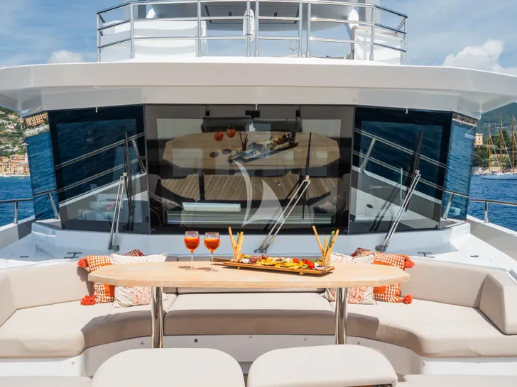 DULCE DE LECHE Blaundus B30 - foredeck lounge DULCE DE LECHE Blaundus B30 - foredeck lounge