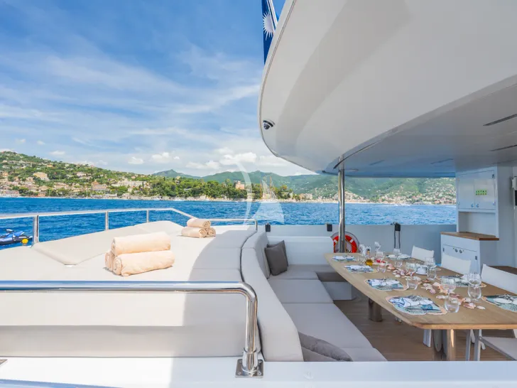 DULCE DE LECHE Blaundus B30 - main aft deck alfresco dining area DULCE DE LECHE Blaundus B30 - main aft deck alfresco dining area