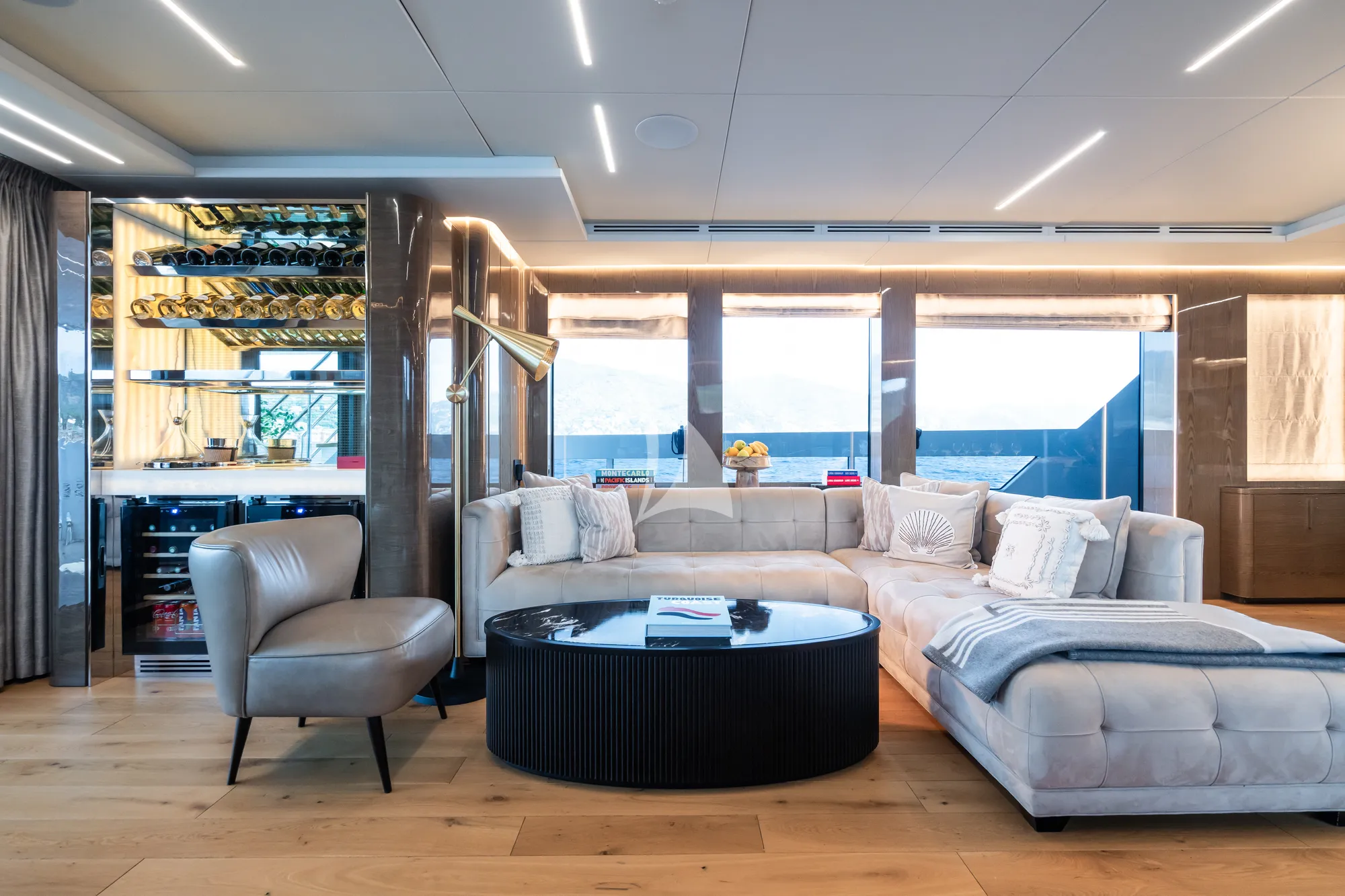 DULCE DE LECHE Blaundus B30 - main saloon lounge