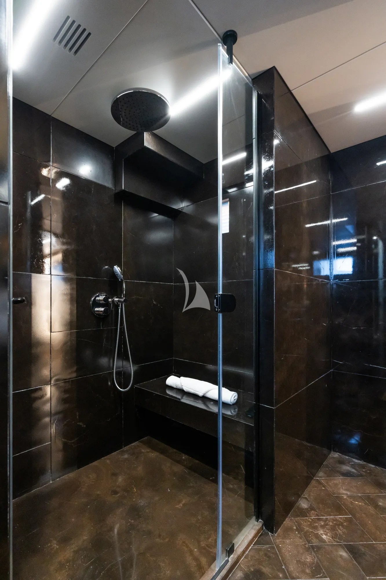 DULCE DE LECHE Blaundus B30 - master cabin shower