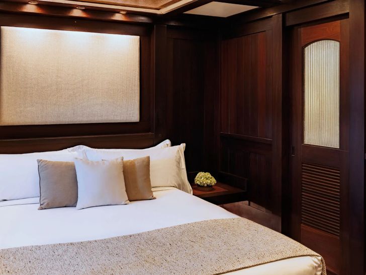 DUNIA BARU Phinisi 51m - VIP cabin 1 DUNIA BARU Phinisi 51m - VIP cabin 1