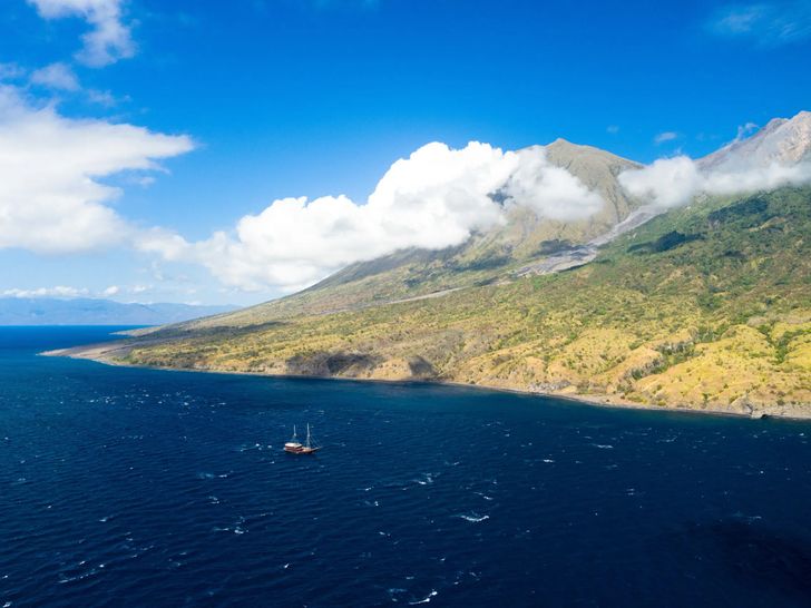 DUNIA BARU Phinisi 51m - drone shot DUNIA BARU Phinisi 51m - drone shot