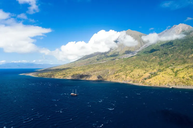 Charter Yacht DUNIA BARU - Phinisi 51m - 7 Cabins - Labuan Bajo - Komodo - Raja Ampat - Indonesia