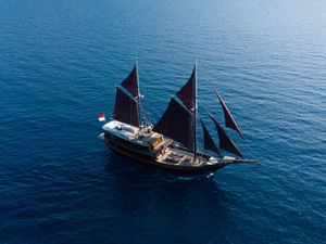 DUNIA BARU - Phinisi 51m - 7 Cabins - Labuan Bajo - Komodo - Raja Ampat - Indonesia DUNIA BARU - Phinisi 51m - 7 Cabins - Labuan Bajo - Komodo - Raja Ampat - Indonesia