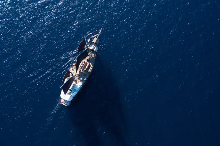 Charter Yacht DUNIA BARU - Phinisi 51m - 7 Cabins - Labuan Bajo - Komodo - Raja Ampat - Indonesia