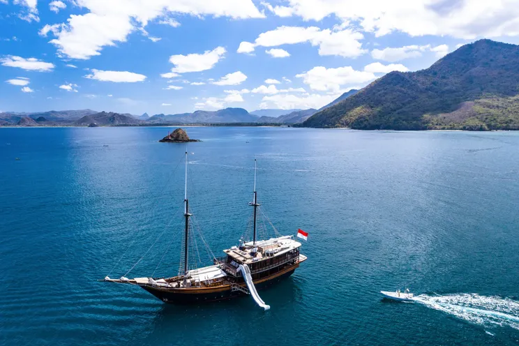 Charter Yacht DUNIA BARU - Phinisi 51m - 7 Cabins - Labuan Bajo - Komodo - Raja Ampat - Indonesia