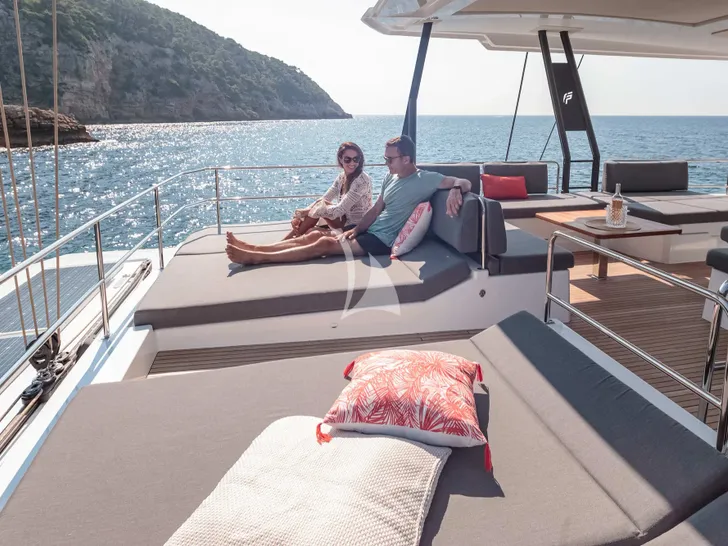 DOLCE VITA III Fountaine Pajot Samana 59 - flybridge sunbathing area DOLCE VITA III Fountaine Pajot Samana 59 - flybridge sunbathing area