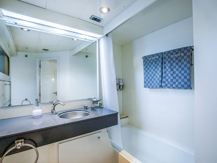 DIAMS Astondoa 69 - master cabin bathroom DIAMS Astondoa 69 - master cabin bathroom