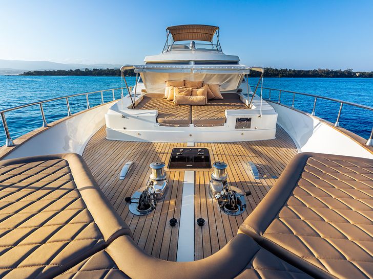 DIAMS Astondoa 69 - foredeck DIAMS Astondoa 69 - foredeck