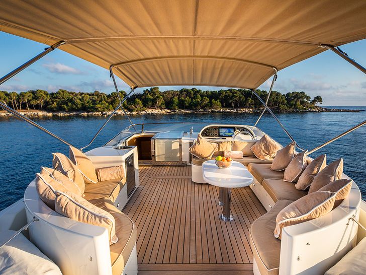 DIAMS Astondoa 69 - flybridge DIAMS Astondoa 69 - flybridge