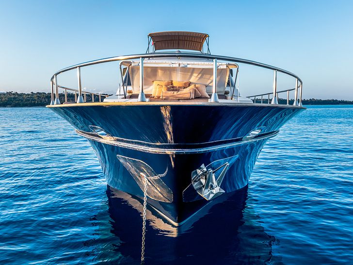 DIAMS Astondoa 69 - bow view DIAMS Astondoa 69 - bow view
