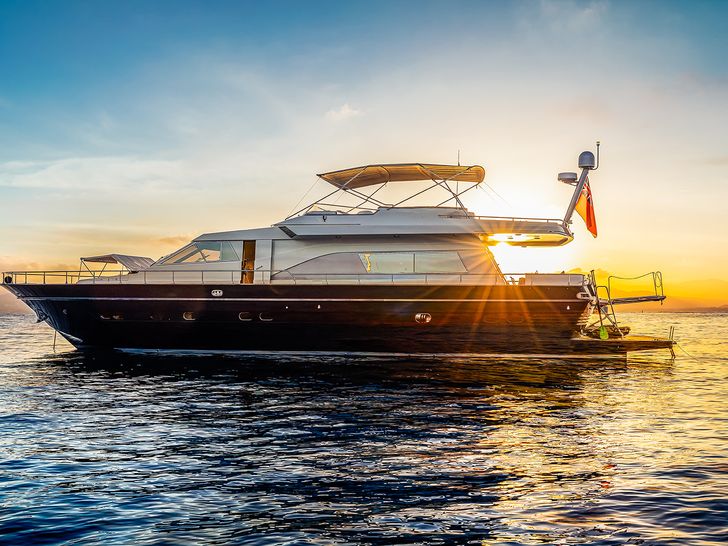 DIAMS Astondoa 69 - side profile under the sunset DIAMS Astondoa 69 - side profile under the sunset