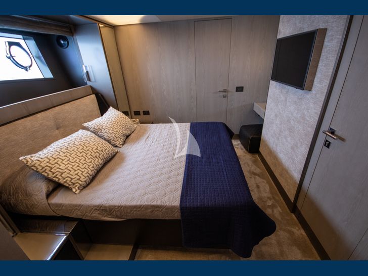 E3 Ferretti 850 VIP cabin 1