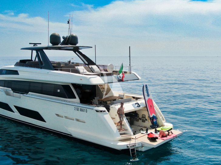 E3 Ferretti 850 aft shot E3 Ferretti 850 aft shot