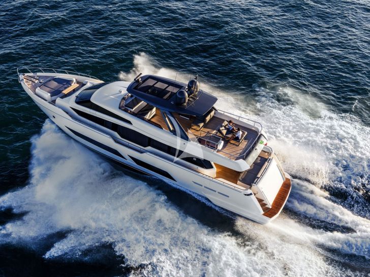 E3 Ferretti 850 cruising E3 Ferretti 850 cruising