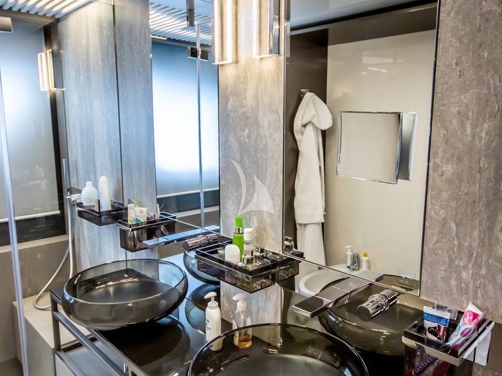 E3 Ferretti 850 master cabin bathroom E3 Ferretti 850 master cabin bathroom