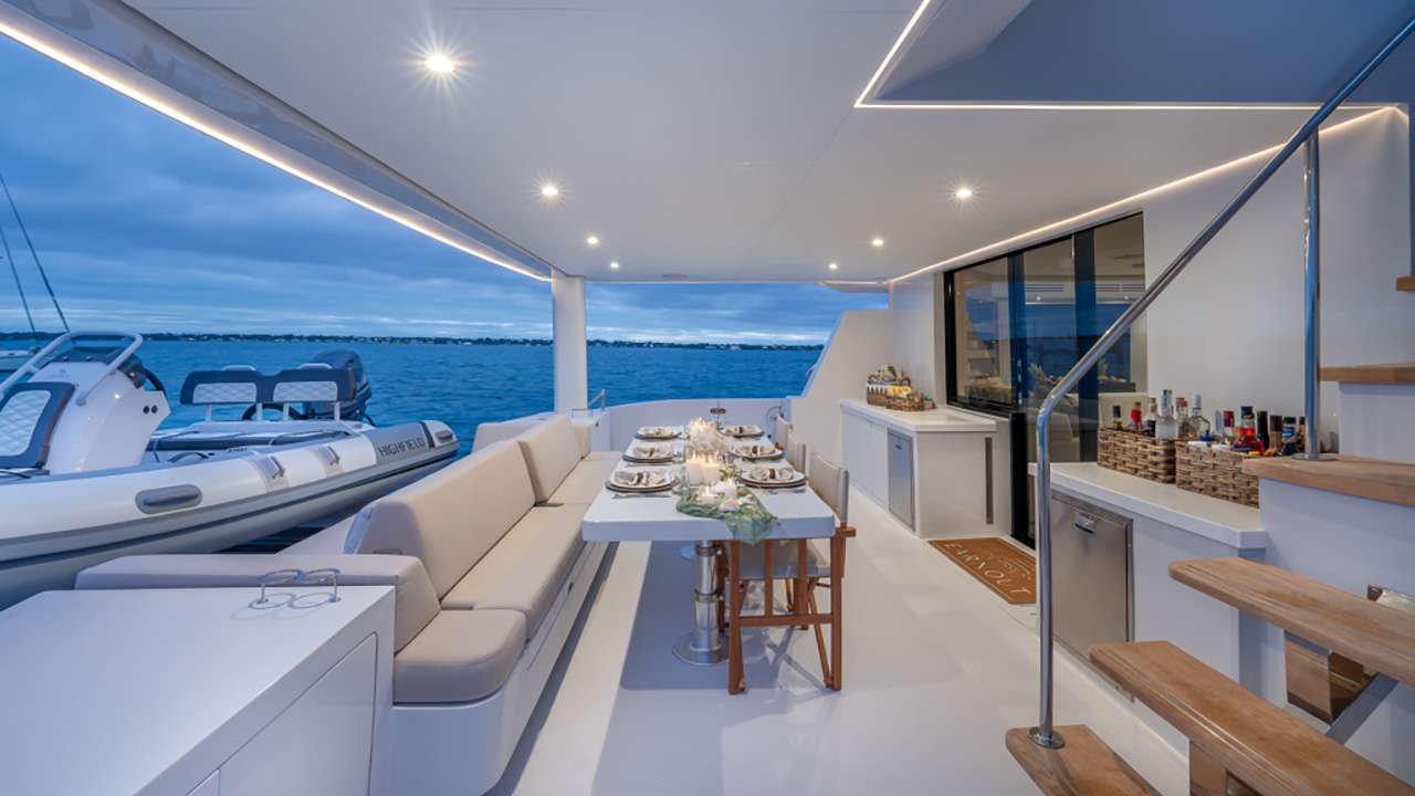 Charter Yacht EARNOUT - Two Oceans 555 - 3 Cabins - Nassau - Exumas - Bahamas