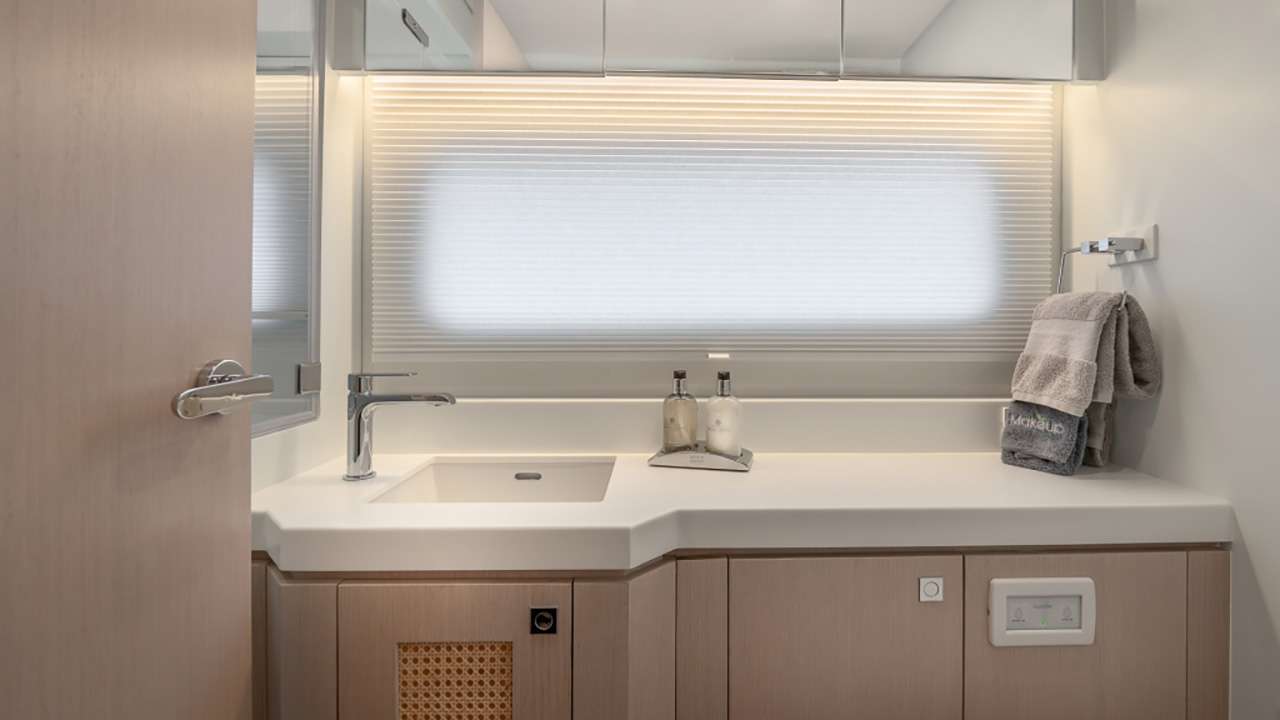 Charter Yacht EARNOUT - Two Oceans 555 - 3 Cabins - Nassau - Exumas - Bahamas