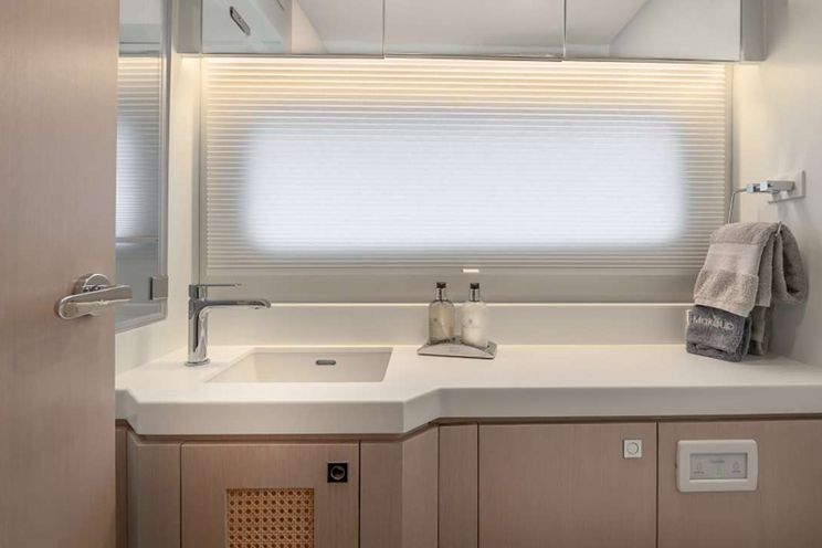 Charter Yacht EARNOUT - Two Oceans 555 - 3 Cabins - Nassau - Exumas - Bahamas