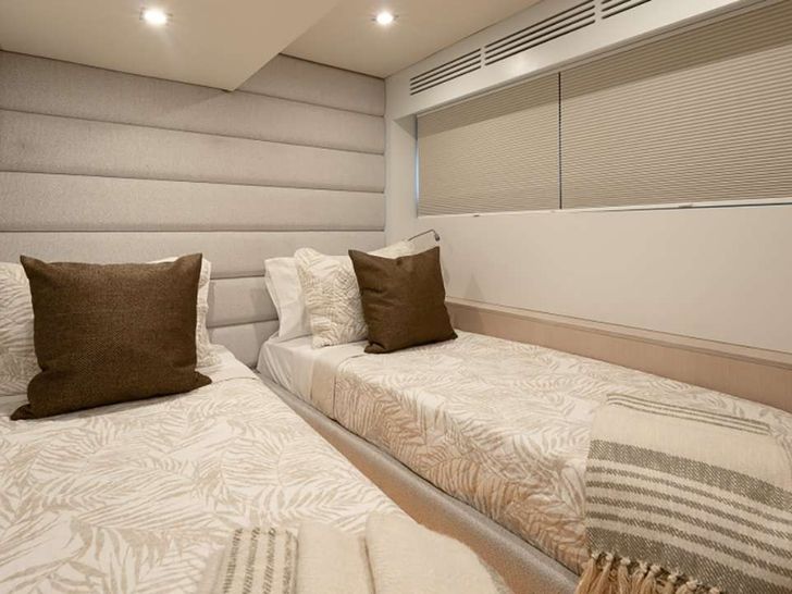 EARNOUT Two Oceans 555 - Convertible Twin/King Cabin EARNOUT Two Oceans 555 - Convertible Twin/King Cabin