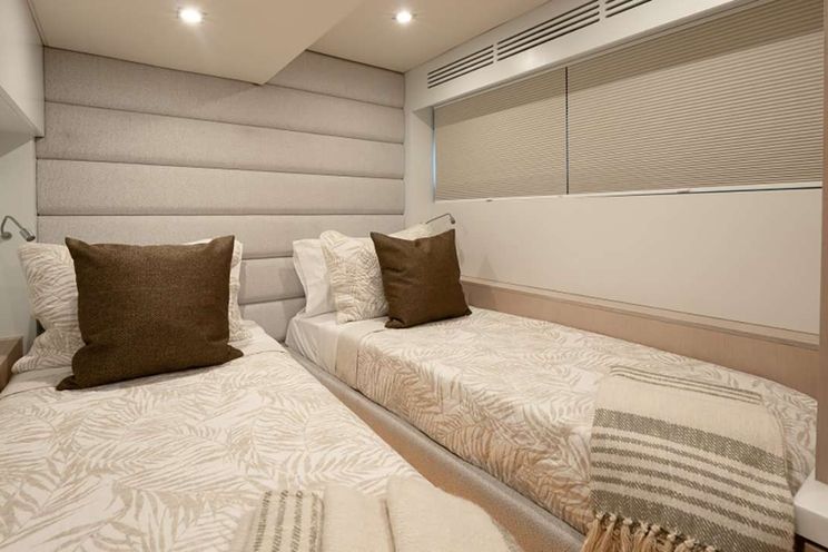 Charter Yacht EARNOUT - Two Oceans 555 - 3 Cabins - Nassau - Exumas - Bahamas