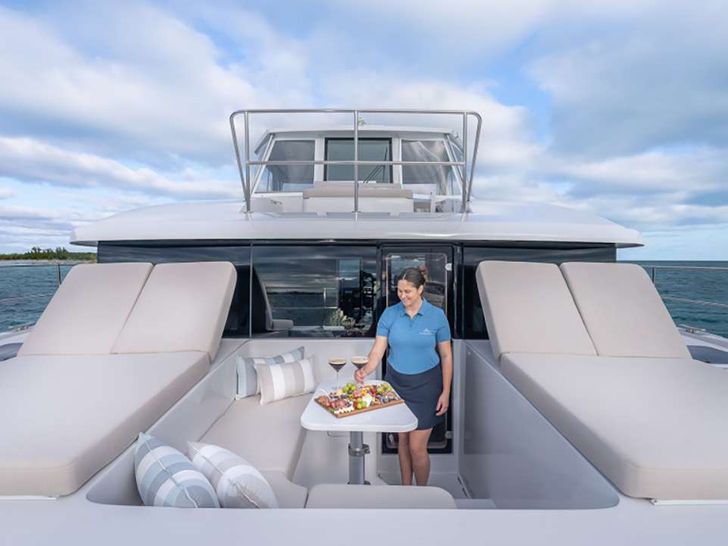 EARNOUT Two Oceans 555 - Foredeck EARNOUT Two Oceans 555 - Foredeck