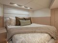 EARNOUT Two Oceans 555 - Master Cabin EARNOUT Two Oceans 555 - Master Cabin
