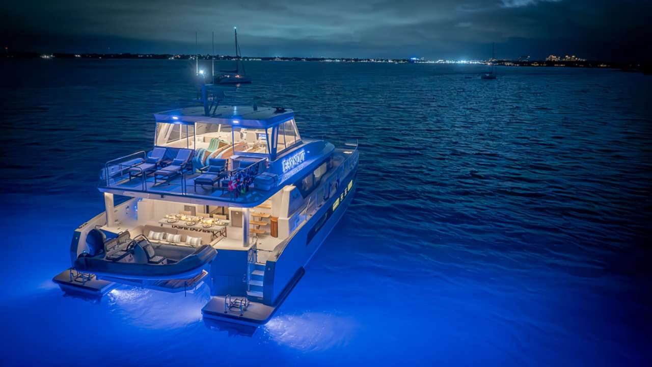 Charter Yacht EARNOUT - Two Oceans 555 - 3 Cabins - Nassau - Exumas - Bahamas