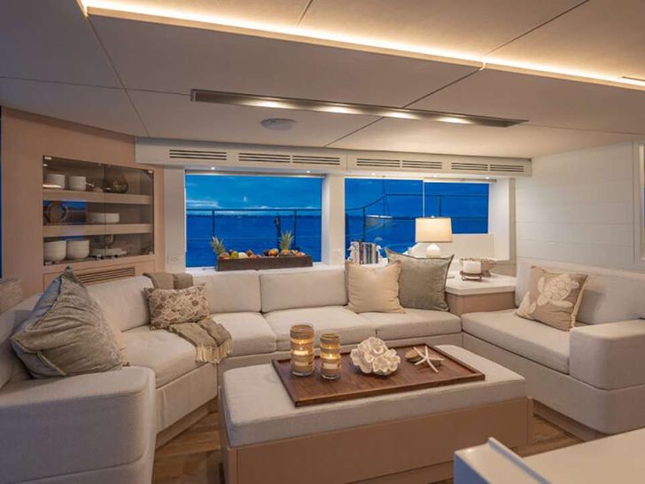 EARNOUT Two Oceans 555 - Saloon Seating EARNOUT Two Oceans 555 - Saloon Seating