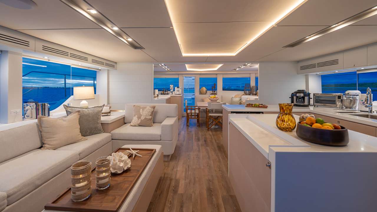 Charter Yacht EARNOUT - Two Oceans 555 - 3 Cabins - Nassau - Exumas - Bahamas
