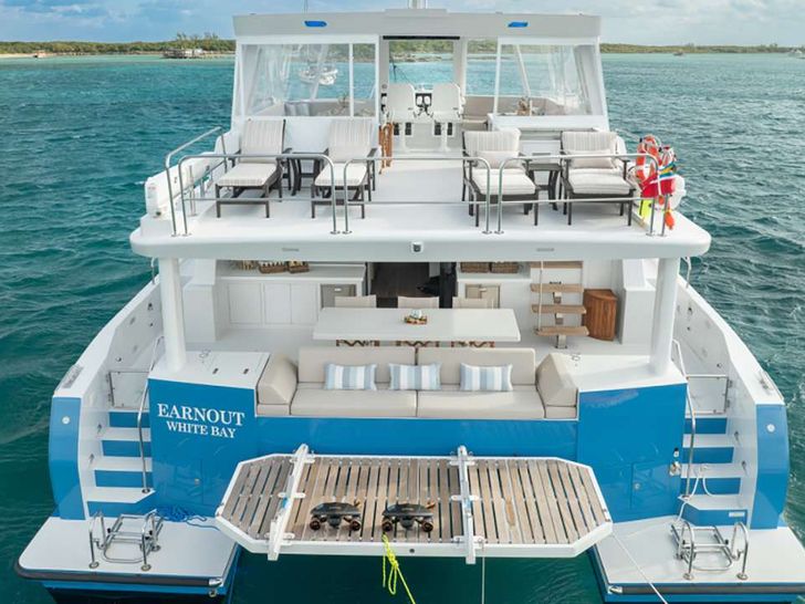 EARNOUT Two Oceans 555 - Stern EARNOUT Two Oceans 555 - Stern