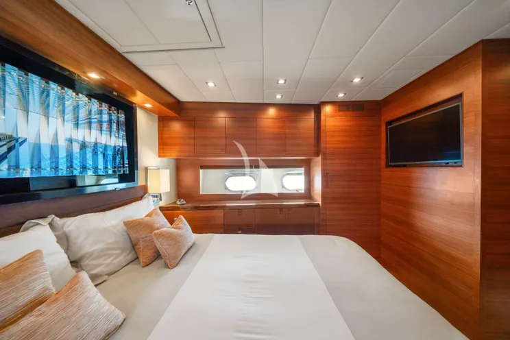 Charter Yacht ECLAT - Leopard 31 - 4 Cabins - Cannes - St Tropez - Monaco - French Riviera