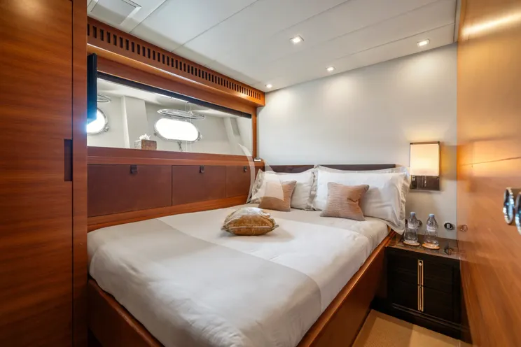Charter Yacht ECLAT - Leopard 31 - 4 Cabins - Cannes - St Tropez - Monaco - French Riviera