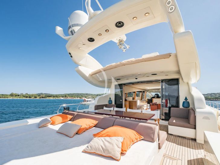 ECLAT Leopard 31 aft deck ECLAT Leopard 31 aft deck