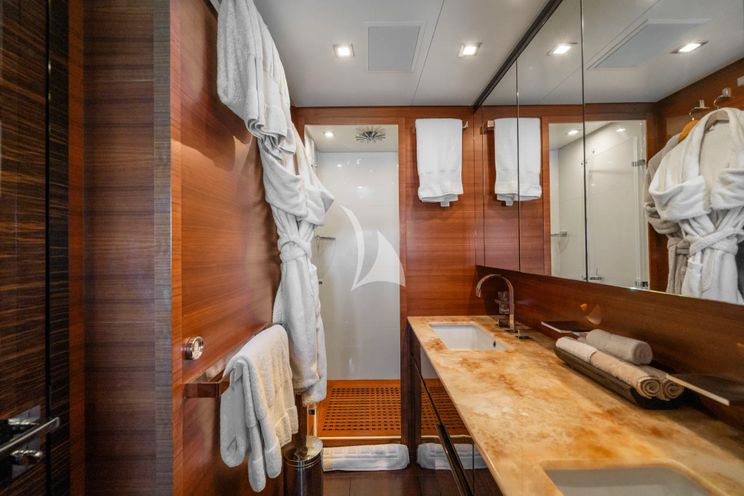 Charter Yacht ECLAT - Leopard 31 - 4 Cabins - Cannes - St Tropez - Monaco - French Riviera