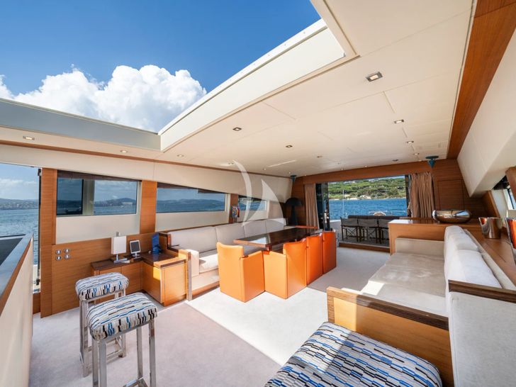 ECLAT Leopard 31 saloon ECLAT Leopard 31 saloon