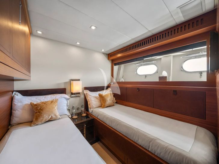 ECLAT Leopard 31 twin cabin ECLAT Leopard 31 twin cabin