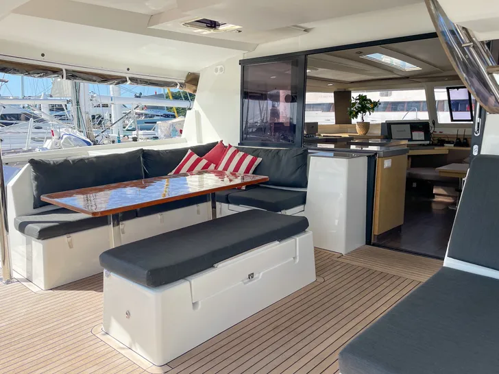 ECSTACY Fountain Pajot Saona 47 - aft deck alfresco dining area ECSTACY Fountain Pajot Saona 47 - aft deck alfresco dining area