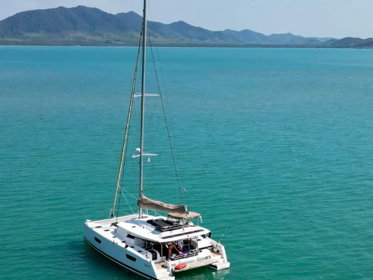 ECSTACY Fountain Pajot Saona 47 - anchored aft shot ECSTACY Fountain Pajot Saona 47 - anchored aft shot
