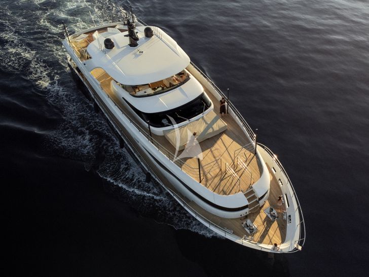 EDEN Maiora 30 Walkaround aerial shot cruising EDEN Maiora 30 Walkaround aerial shot cruising